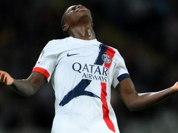 Дузпа и червен картон не спряха ПСЖ да си върне върха във Франция