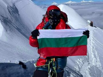 За първи път българка покори осмия най-висок връх в света Манаслу