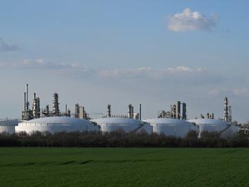 След обявеното примирие: Цените на петрола рязко спаднаха