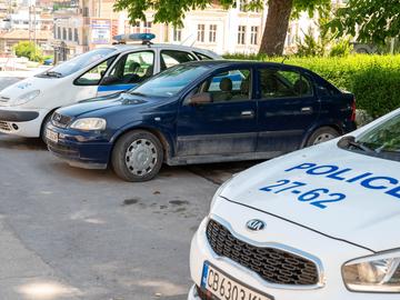 Шофьор на бус удари паркиран автомобил, оказа се пиян и дрогиран