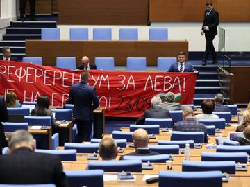 ГЕРБ, ПП-ДБ, ДПС-НН и БСП отхвърлиха референдума за еврото, Радев бойкотира дебата