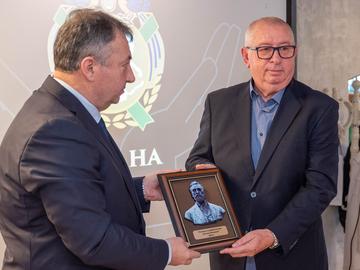 Благодарност за Петър Мичев от "Фикосота"