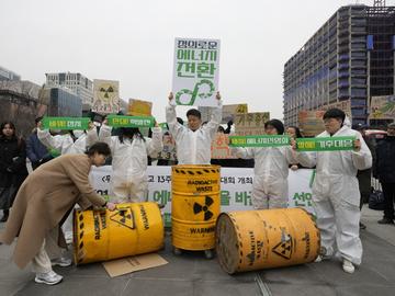 Япония отбелязва 13 години от земетресението и цунамито, довели до ядрената авария във Фукушима