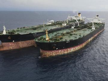 Вашингтон разреши временно покупко-продажбата на ирански петрол