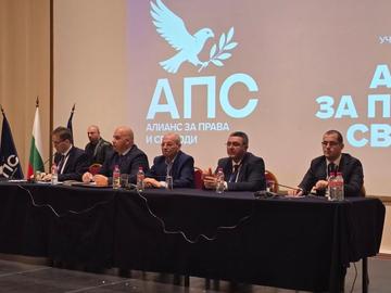 Учредиха новата партия на Доган, той отново е почетен председател