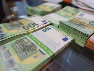 75 000 евро, списъци с имена, снимки на лични карти откриха във Върбица