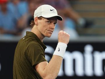 Синер отстреля и сънародник за 18-та поредна победа в Австралия