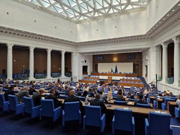 Парламентът прие на първо четене актуализацията на държавния бюджет