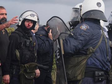 Гръцките фермери се изтеглят от пристанището Волос, но планират акция на моста Рио-Антирио