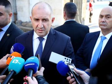 Радев на въпроса ще направи ли нова партия: Хората настояват навсякъде