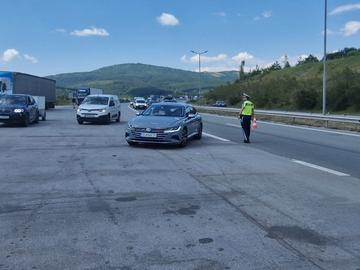 Задържаха пиян полицай зад волана след гонка в насрещното по магистрала "Струма"