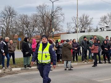 Протест блокира кръстовище в Нова Загора, където пиян шофьор погуби семейство