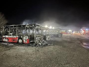 Пожар изпепели автобуси и коли в общинската автобаза на Костинброд