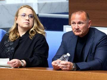При обиските в домовете на Росен Христов и Деница Златева са иззети големи суми пари