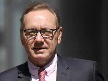 Седем години след скандала за сексуално посегателство: Кевин Спейси разкри, че е бездомен и живее по хотели