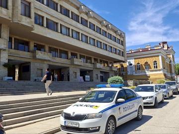 Трети ден бомбена заплаха в сградата на Община Шумен