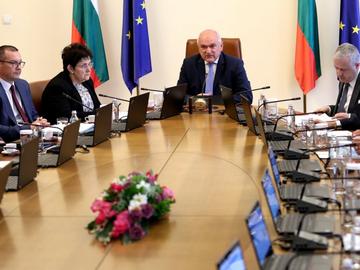 Премиерът Димитър Главчев се отчете писмено за свършеното от служебния кабинет