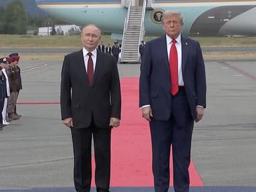 Тръмп и Путин си стиснаха ръцете, срещата започва