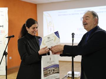 Александра Тасева с филмът „Срещата“ е с втората награда от фестивала. Снимка: НЧ "Добри Войников"