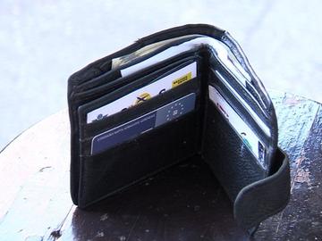 Харчим и спестяваме повече: За 10 години доходите на домакинствата ни скочили с 45%