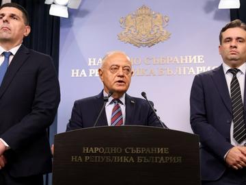 "Демократична България" настоява Йотова да свика КСНС заради действия на Русия