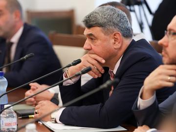 Няма да режат заплати при напускане на МВР, нито ще съкращават работещи пенсионери