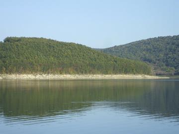 Зарибяват яз. Тича“ с 2,2 млн. личинки толстолоб и бял амур за 5 112 евро
