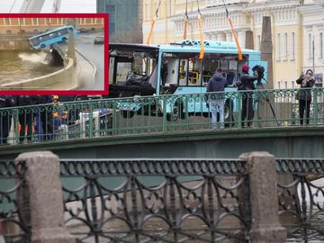 Автобус на глобявана 23 пъти фирма падна в реката в Санкт Петербург, има жертви