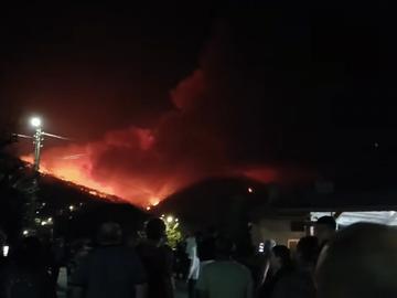 Огънят превзе над 50 000 декара в Пирин, хеликоптери и самолети зареждат вода от Гърция