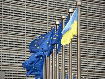 ЕС осигури за първи път средства за Украйна от печалбите върху запорираното имущество на Руската Централна банка
