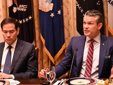 Дронове над военна база в САЩ, в която живеят държавният секретар и министърът на отбраната