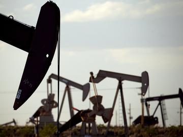 Цената на петрола падна след иранската атака, пазарът намали рисковите премии