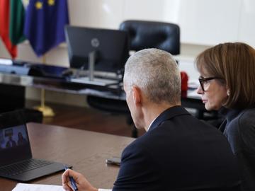 Христо Грозев ще изобличава хибридни заплахи за вота по покана на Нейнски и Гюров