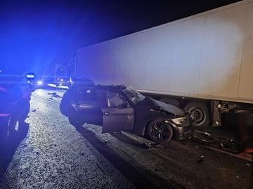 След удара в тир в Хаинбоаз: В колата с двете жертви са открити флакони с райски газ