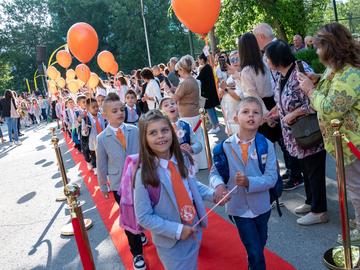 75 първокласници посрещна днес II ОУ “Д-р Петър Берон“