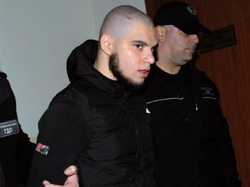 Издирваният прокурорски син Васил Михайлов опита да запали къщата на полицай