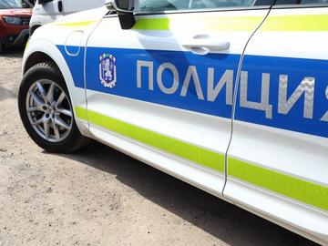 Камион се вряза в паркирани коли, четирима пострадаха след верижен удар