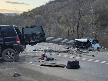 Сблъсък между две коли със загинал и трима ранени затвори Хаинбоаз