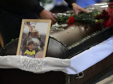 "Никога не предаде ЦСКА и приятелите си". Стотици се простиха с легендата Джони Велинов