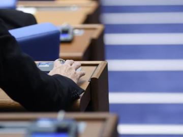 Очаква се оставката на кабинета "Желязков" да бъде гласувана днес от Народното събрание