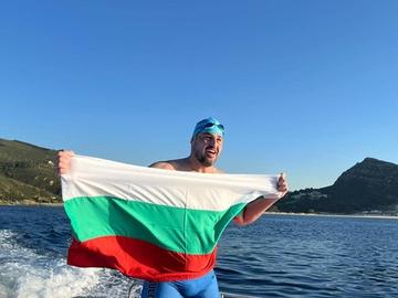 Петър Стойчев преплува и Гибралтар, стана първият българин с три маратона от Oceans seven