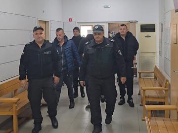 Четирима от задържаните за рекордната контрабанда на цигари остават в ареста