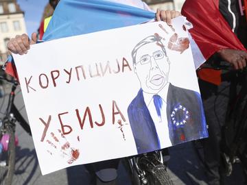 Сръбската полиция арестува декана на университета в Нови Сад и още петима университетски служители