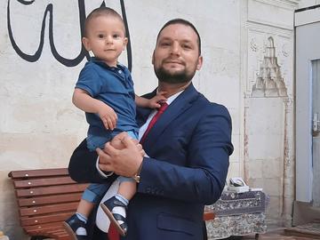 39-годишен намери и предаде в полицията 5500 паунда