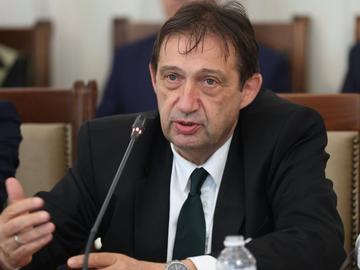 Шишков: Платени са 200 млн. лв. отгоре за мантинели и е предвидено да има само 1 фирма изпълнител