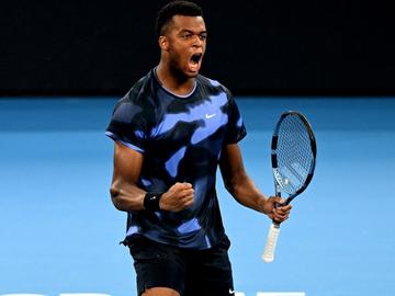 Куриоз на корта: Световният №57 се уцели с топката и се отказа