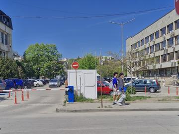 Безплатното паркиране пред Поликлиниката остава 1 час