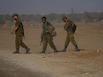 Групировката "Хамас" твърди, че е заловила израелски войници в Газа, Израел отрича