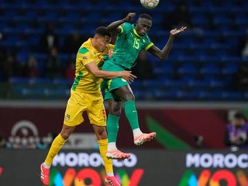 Африканският VAR подмина гол с ръка, а бранител на Лудогорец продължава към елиминациите