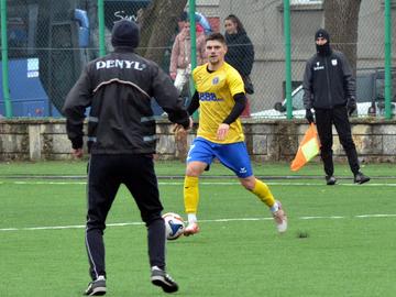 Любослав Маринов с №17.